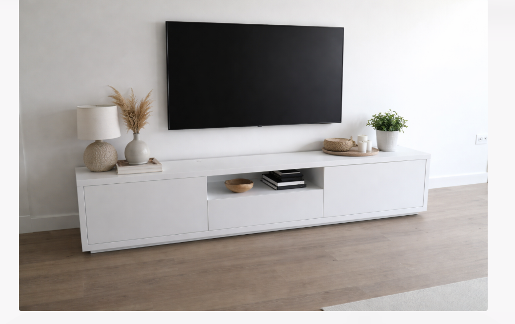 Mueble TV fabricado a medida en laca y madera